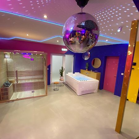 Capsule Boogie-Woogie - Jacuzzi - Sauna - Billard - Jeux - Ecran Geant - Filet Suspendu - Netflix La Louviere Ngoại thất bức ảnh