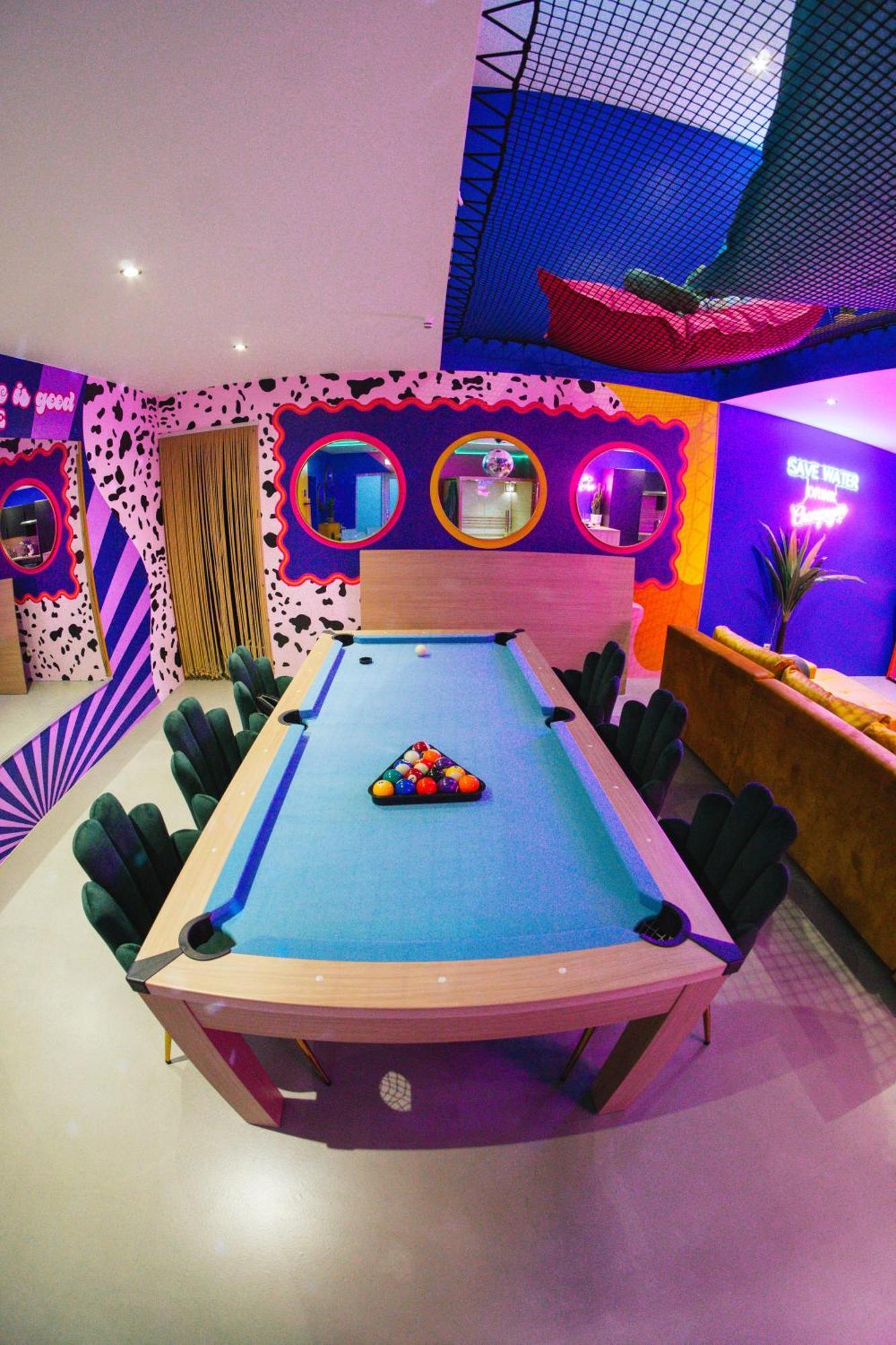 Capsule Boogie-Woogie - Jacuzzi - Sauna - Billard - Jeux - Ecran Geant - Filet Suspendu - Netflix La Louviere Ngoại thất bức ảnh