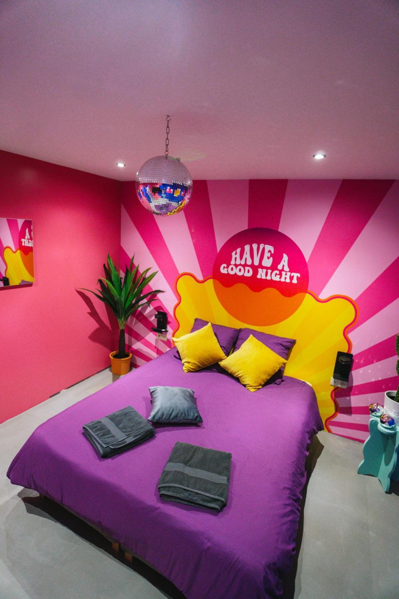 Capsule Boogie-Woogie - Jacuzzi - Sauna - Billard - Jeux - Ecran Geant - Filet Suspendu - Netflix La Louviere Ngoại thất bức ảnh