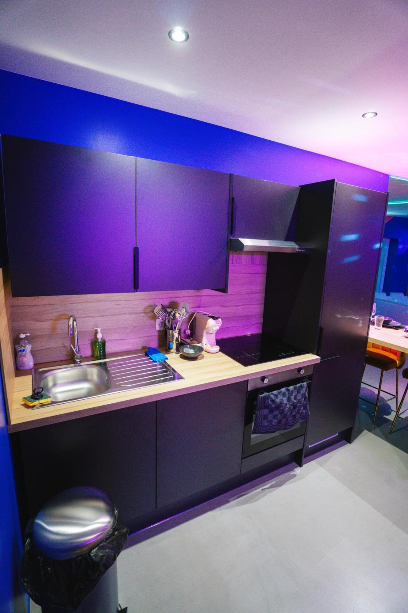 Capsule Boogie-Woogie - Jacuzzi - Sauna - Billard - Jeux - Ecran Geant - Filet Suspendu - Netflix La Louviere Ngoại thất bức ảnh