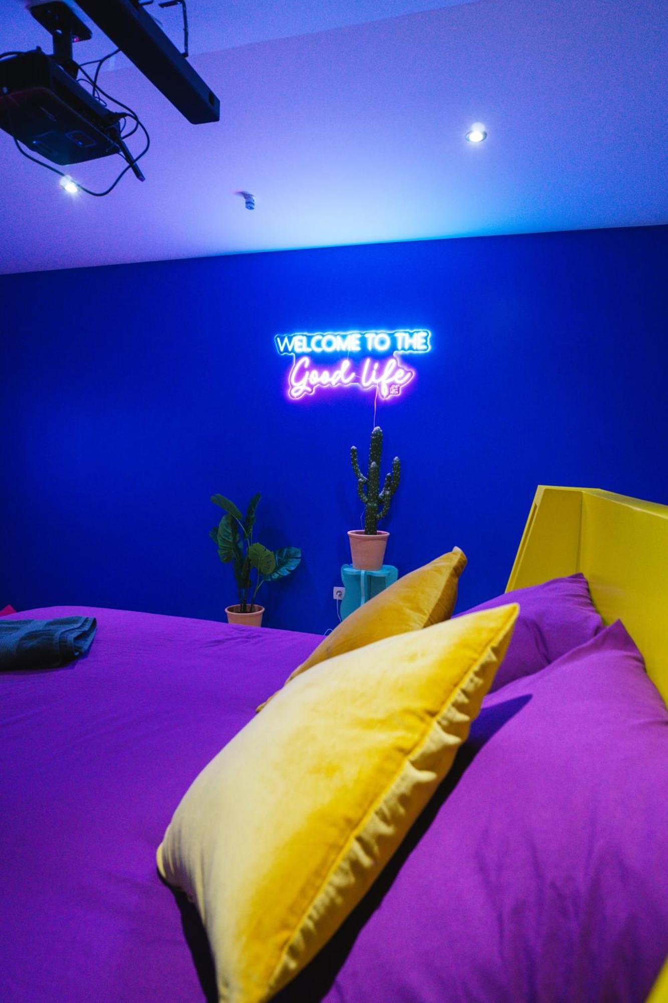 Capsule Boogie-Woogie - Jacuzzi - Sauna - Billard - Jeux - Ecran Geant - Filet Suspendu - Netflix La Louviere Ngoại thất bức ảnh