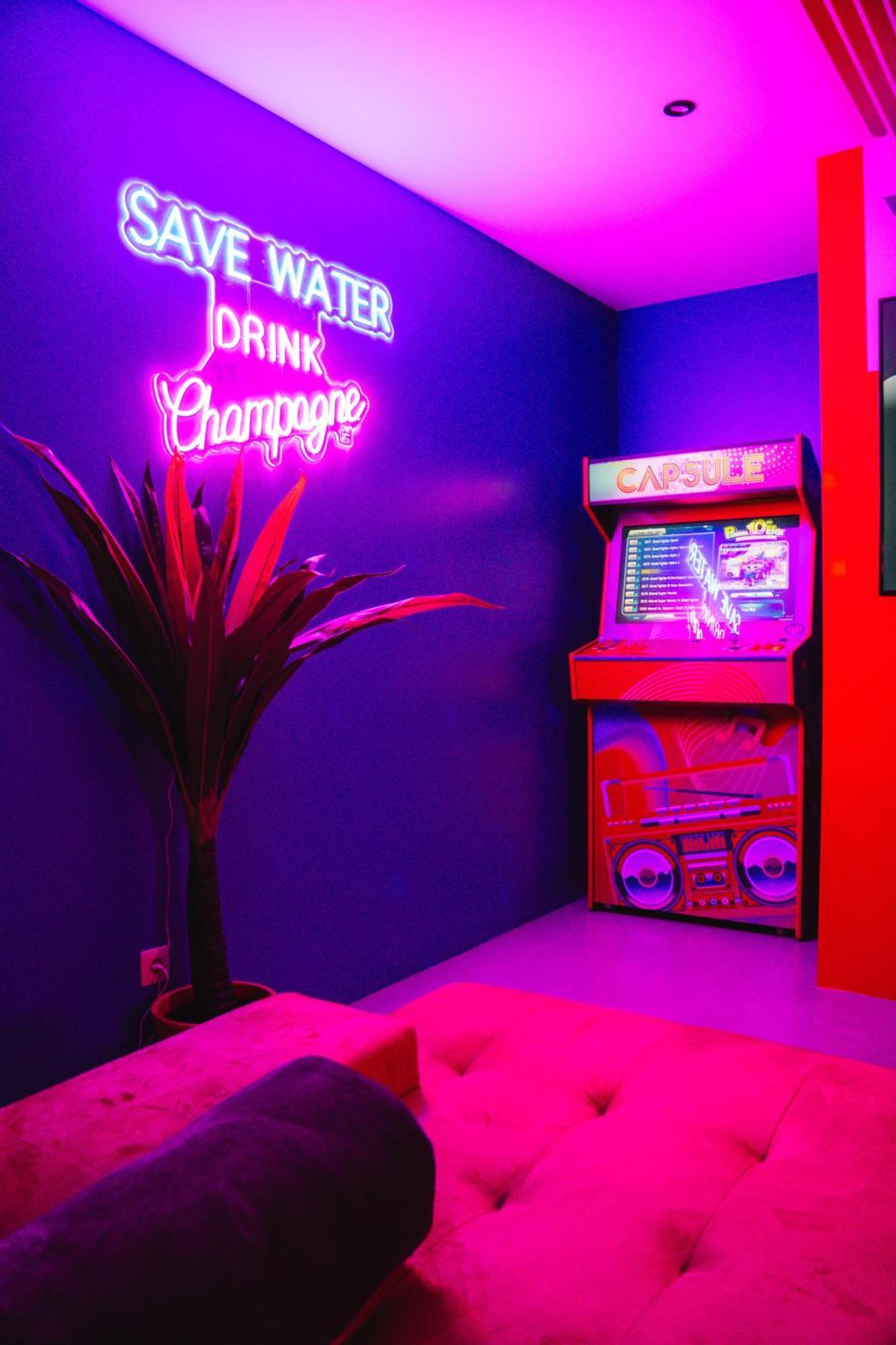 Capsule Boogie-Woogie - Jacuzzi - Sauna - Billard - Jeux - Ecran Geant - Filet Suspendu - Netflix La Louviere Ngoại thất bức ảnh