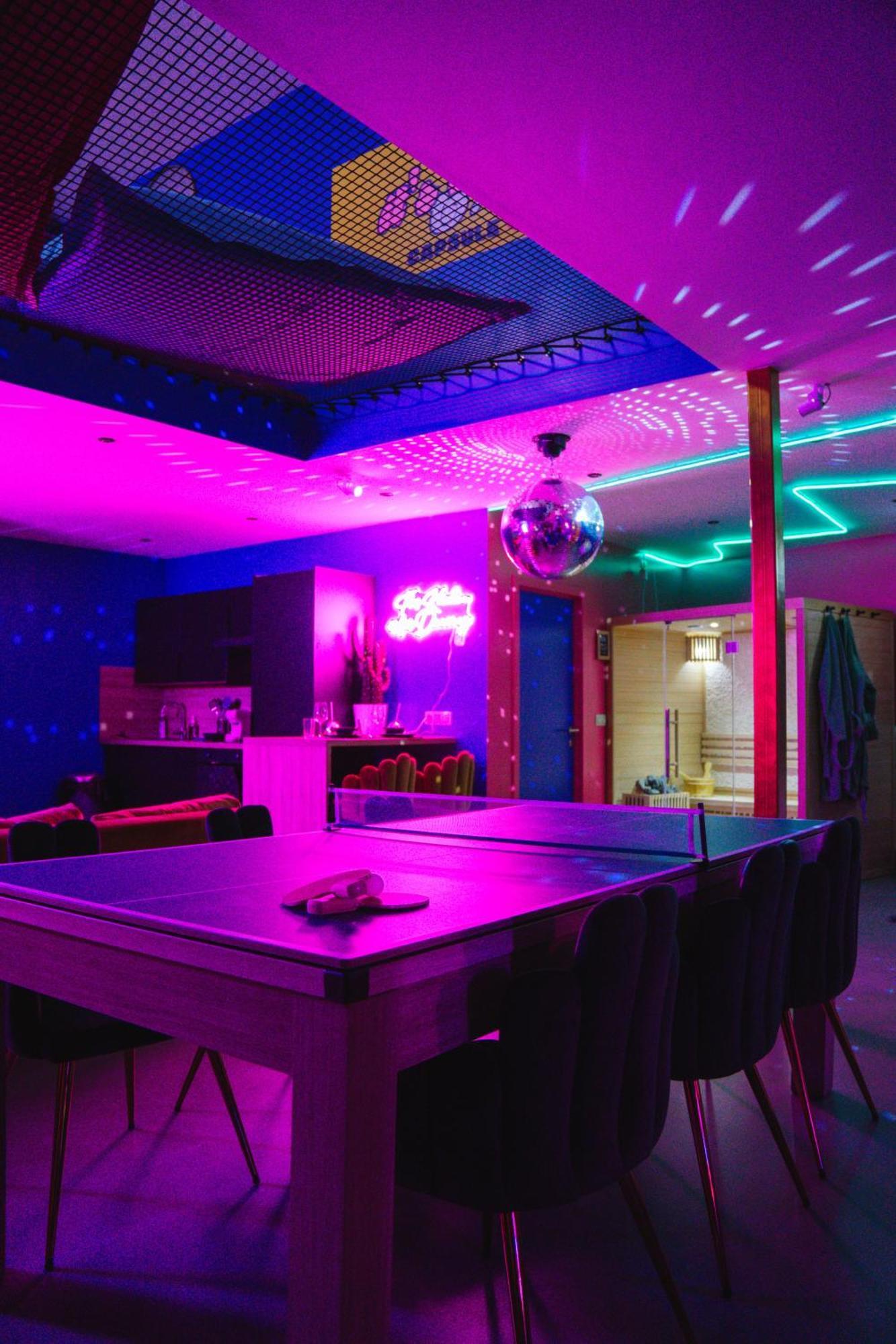 Capsule Boogie-Woogie - Jacuzzi - Sauna - Billard - Jeux - Ecran Geant - Filet Suspendu - Netflix La Louviere Ngoại thất bức ảnh
