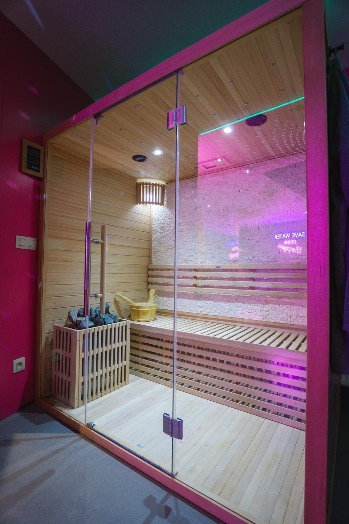 Capsule Boogie-Woogie - Jacuzzi - Sauna - Billard - Jeux - Ecran Geant - Filet Suspendu - Netflix La Louviere Ngoại thất bức ảnh